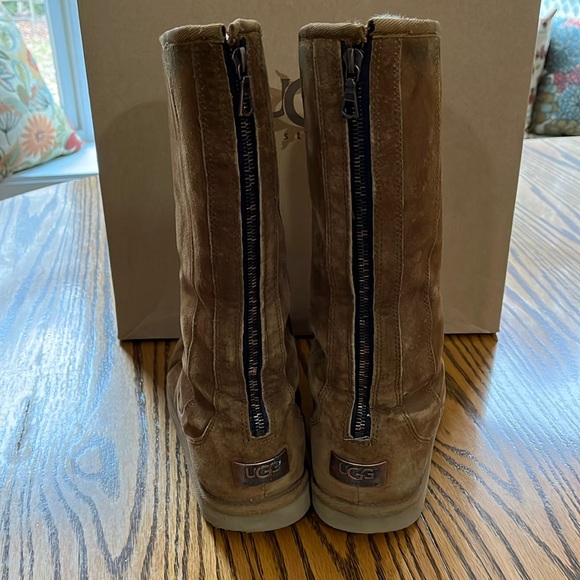 Get ready for winter with these Ugg boots! - Picture 2 of 6